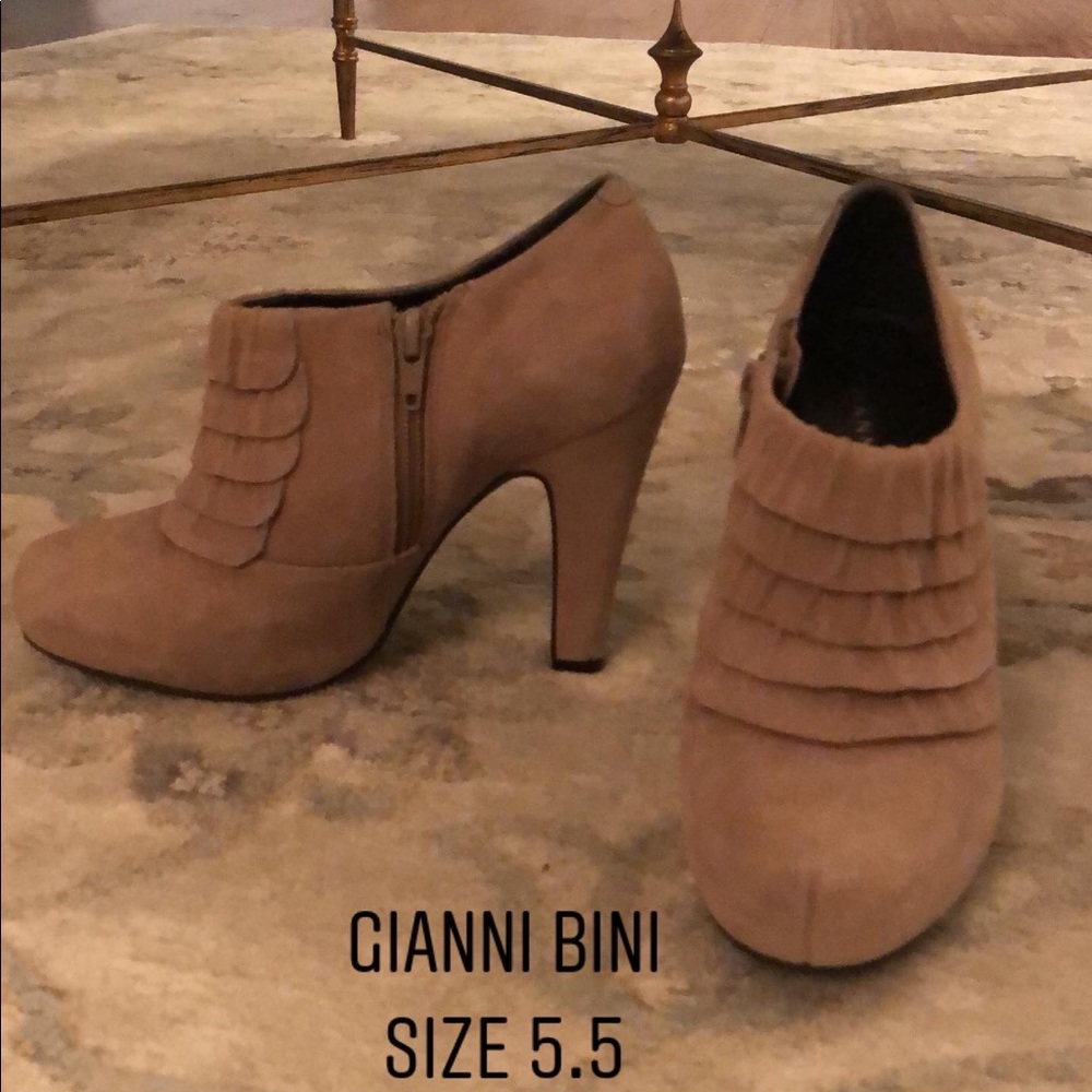 Gianni Bini Tan Booties